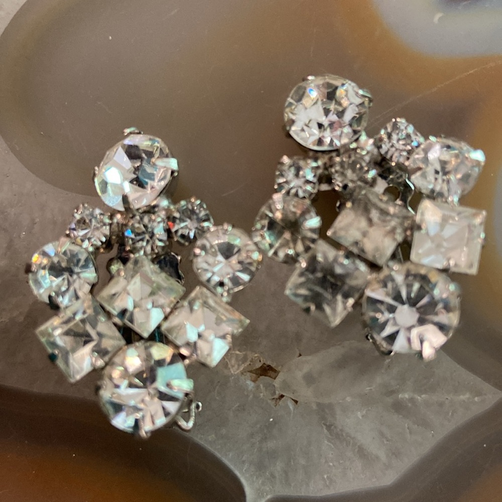 Sales 11-24-25 Vintage designer clip earrings guc 1.25” - Picture 10 of 10